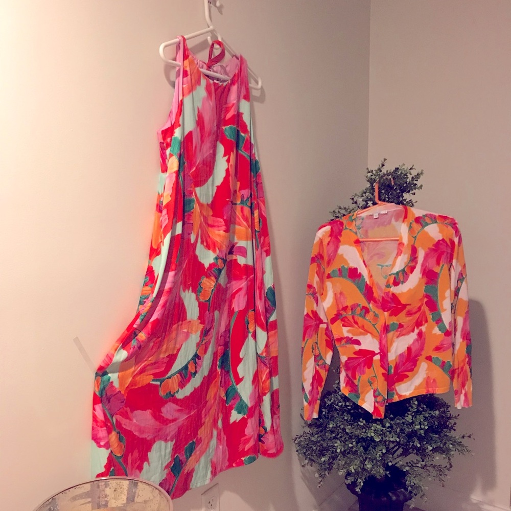 CHICO’S  sz Md worn 1 time Polyester and completely lined no slip needed.